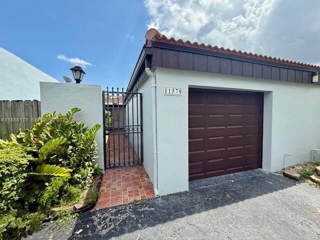 Property Photo:  11570 SW 83rd Ter 0  FL 33173 