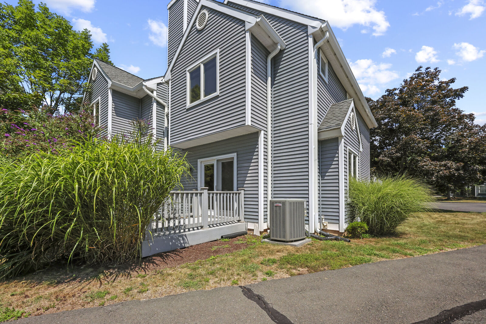 Property Photo:  44 Rosemary Lane 44  CT 06111 