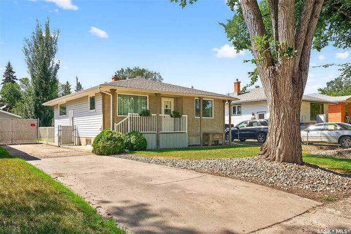 807 Grandview Street W  Moose Jaw SK S6H 5L7 photo