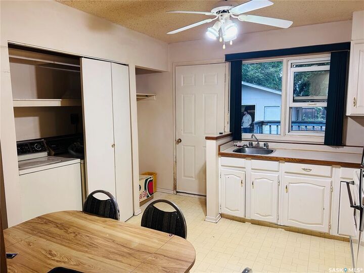 Property Photo:  843 2 Street E  SK S6V 0G2 