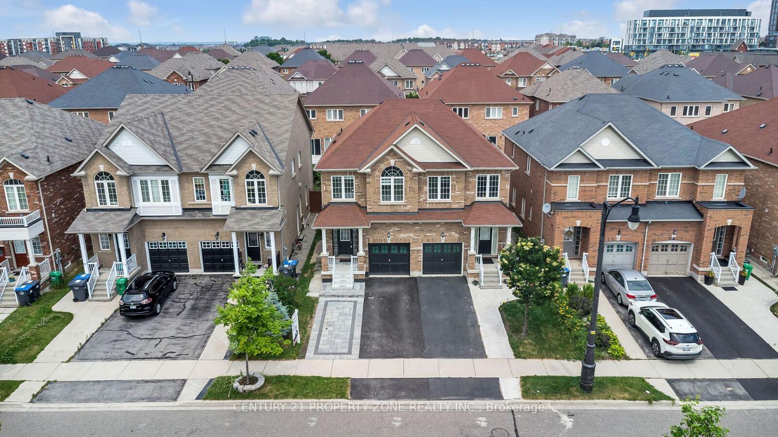 Property Photo:  17 Crumlin Crescent  ON L6X 0Y4 