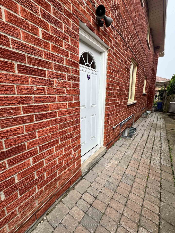 Property Photo: 63 Canterbury Court Bsmt ON L4C 8E7