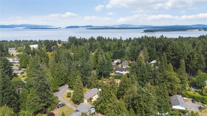 Property Photo: 1881 Llewellyn Pl BC V8L 1G4