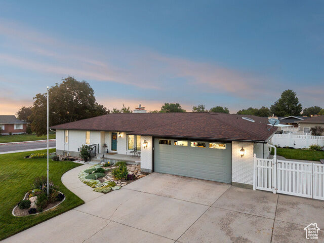Property Photo: 1453 E Mums Cir UT 84092