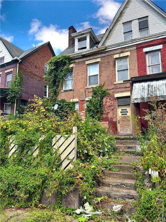 Property Photo:  434 Airbrake Ave  PA 15148 