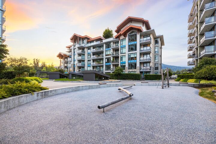 Property Photo:  2780 Valley Centre Avenue 205  BC V7J 0C4 