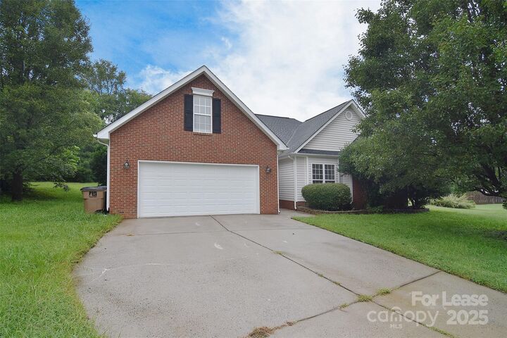 Property Photo:  1001 Galena Chase Drive  NC 28079 