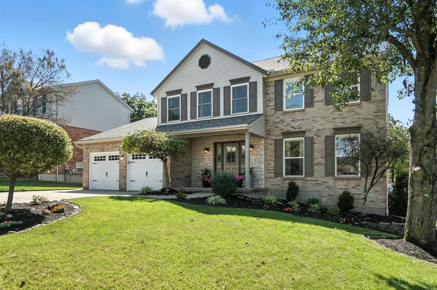 Property Photo: 4377 Oakville Drive OH 45211