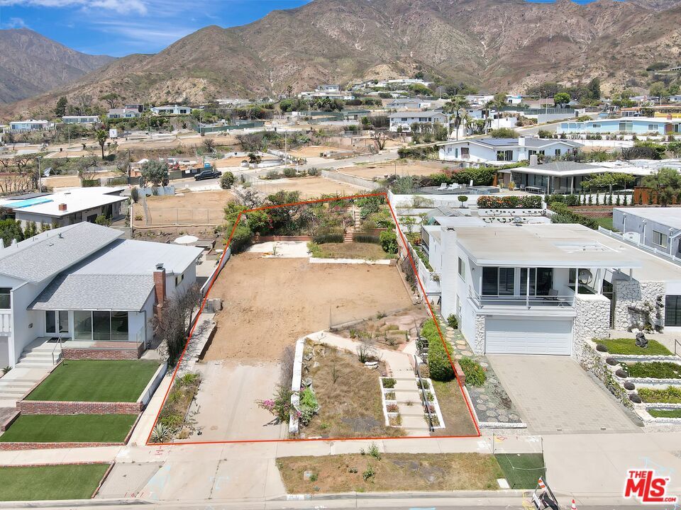 Property Photo:  18151 Kingsport Dr  CA 90265 