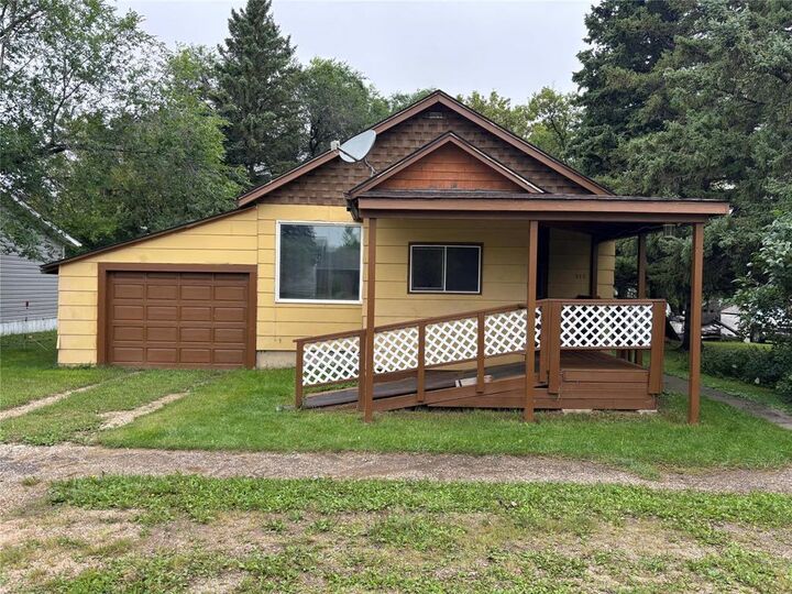 Property Photo:  313 Fourth Street South  MB R0K 0C0 