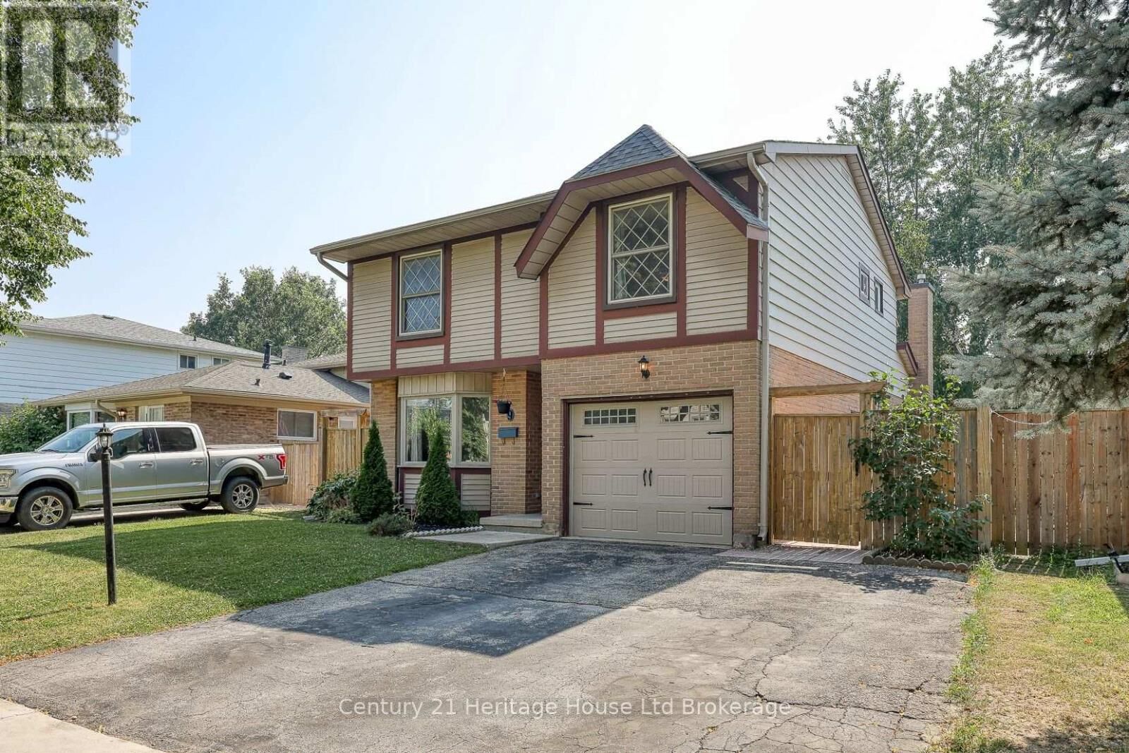 Property Photo:  9 Edmunds Crescent  ON N5Z 4J1 