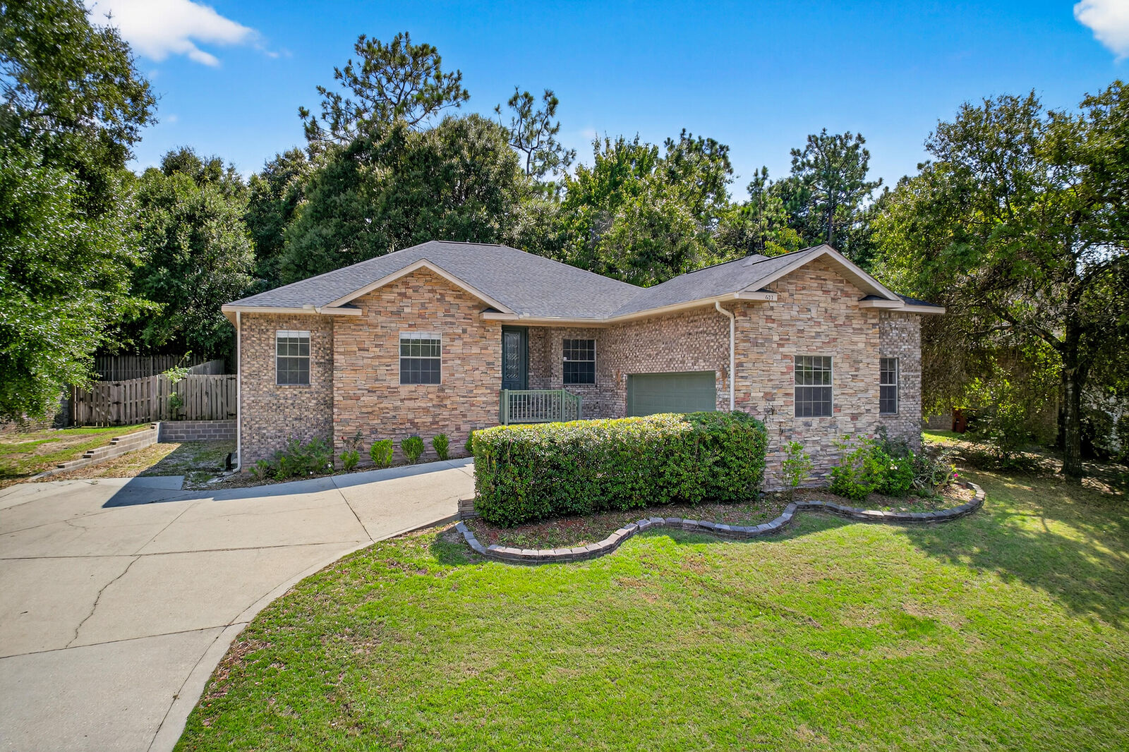 Property Photo:  603 Red Fern Road  FL 32536 