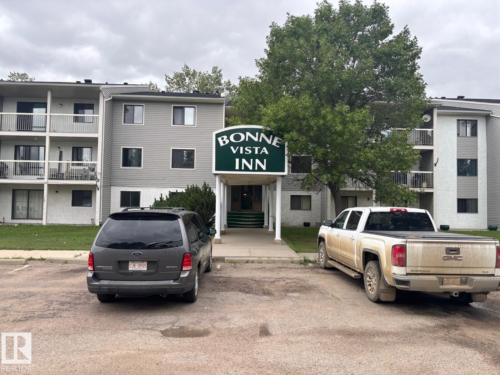 Property Photo: 5705 51 Street 212 AB T0A 1A0