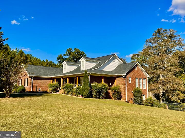Property Photo: 637 Lakeview Drive GA 30056