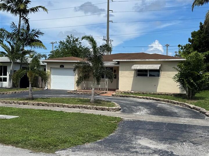 Property Photo:  1401 N 31st Rd  FL 33021 