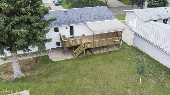 Property Photo:  206 10th Street NE  ND 58523 