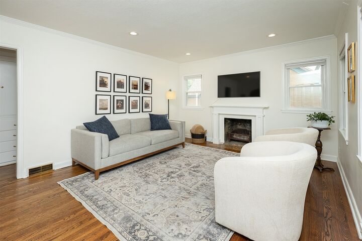 Property Photo: 4131 College Avenue IA 50311