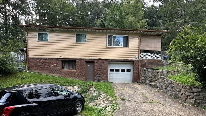 149 Pine Street  Charleston WV 25311 photo