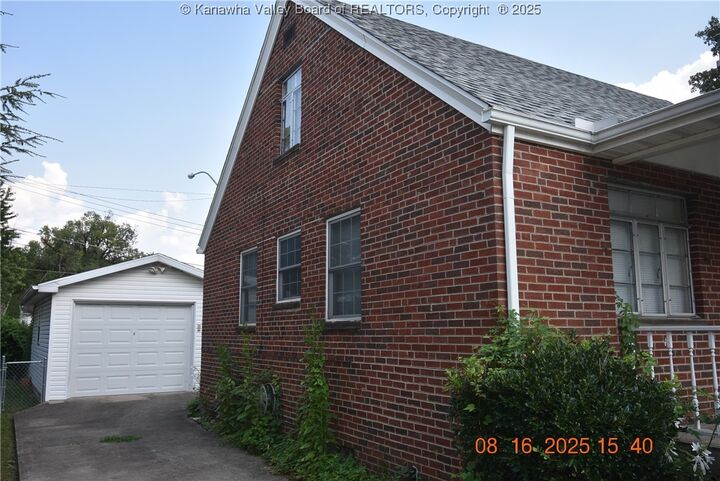 Property Photo:  1527 Powell Court  WV 25701 