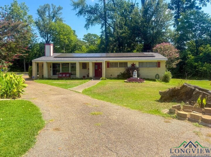 Property Photo: 209 Westchester St TX 75601