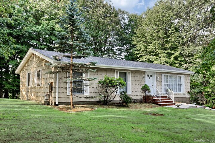 9 Lancaster Lane  Chestnut Ridge NY 10952 photo