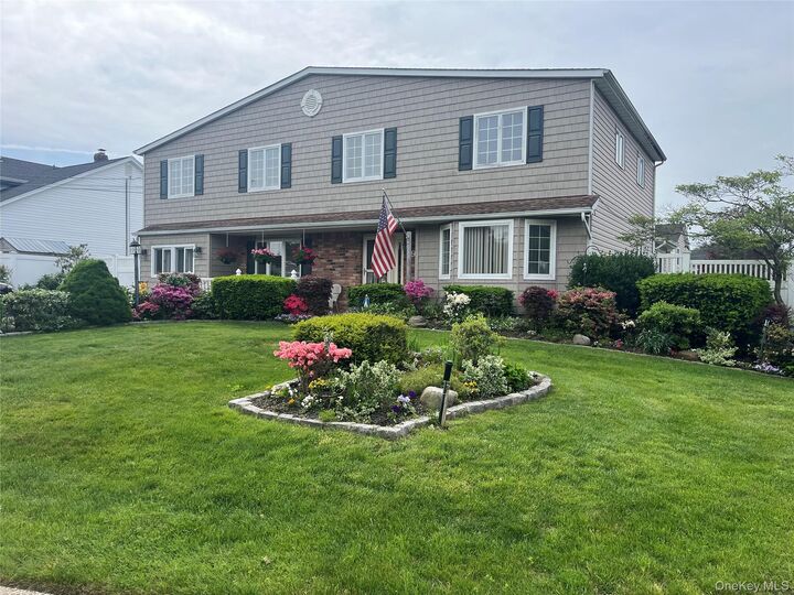 9 Hollings Drive  Deer Park NY 11729 photo