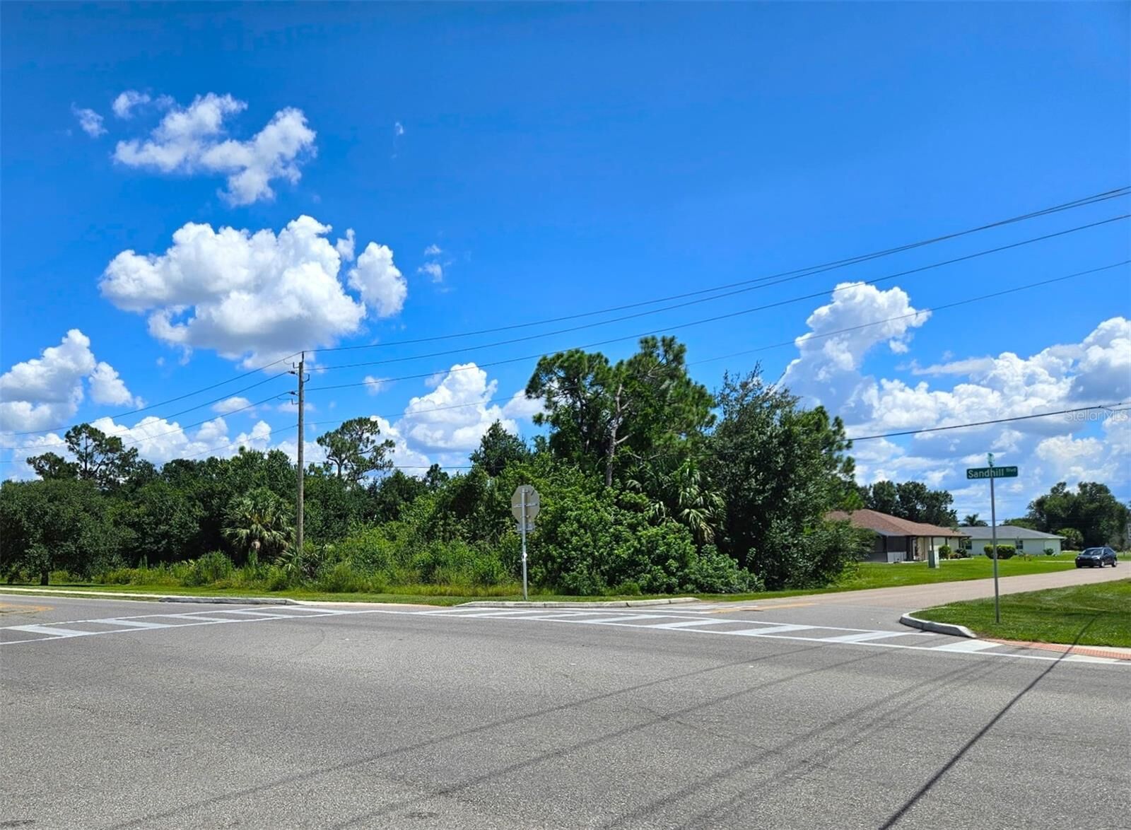 Property Photo: 1020 Manilla Lane FL 33983