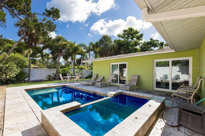 Property Photo: 130 Ogden Street FL 34242