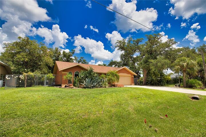 Property Photo: 3714 Lothair Avenue FL 34287