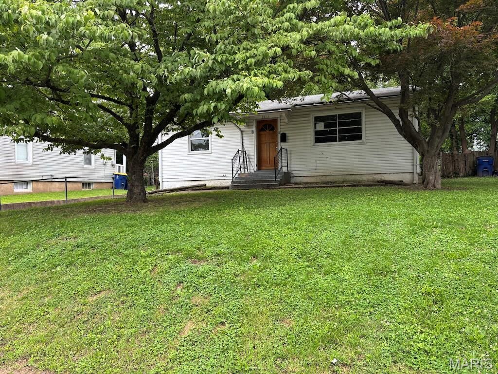 Property Photo: 2816 Lyndhurst Avenue MO 63114