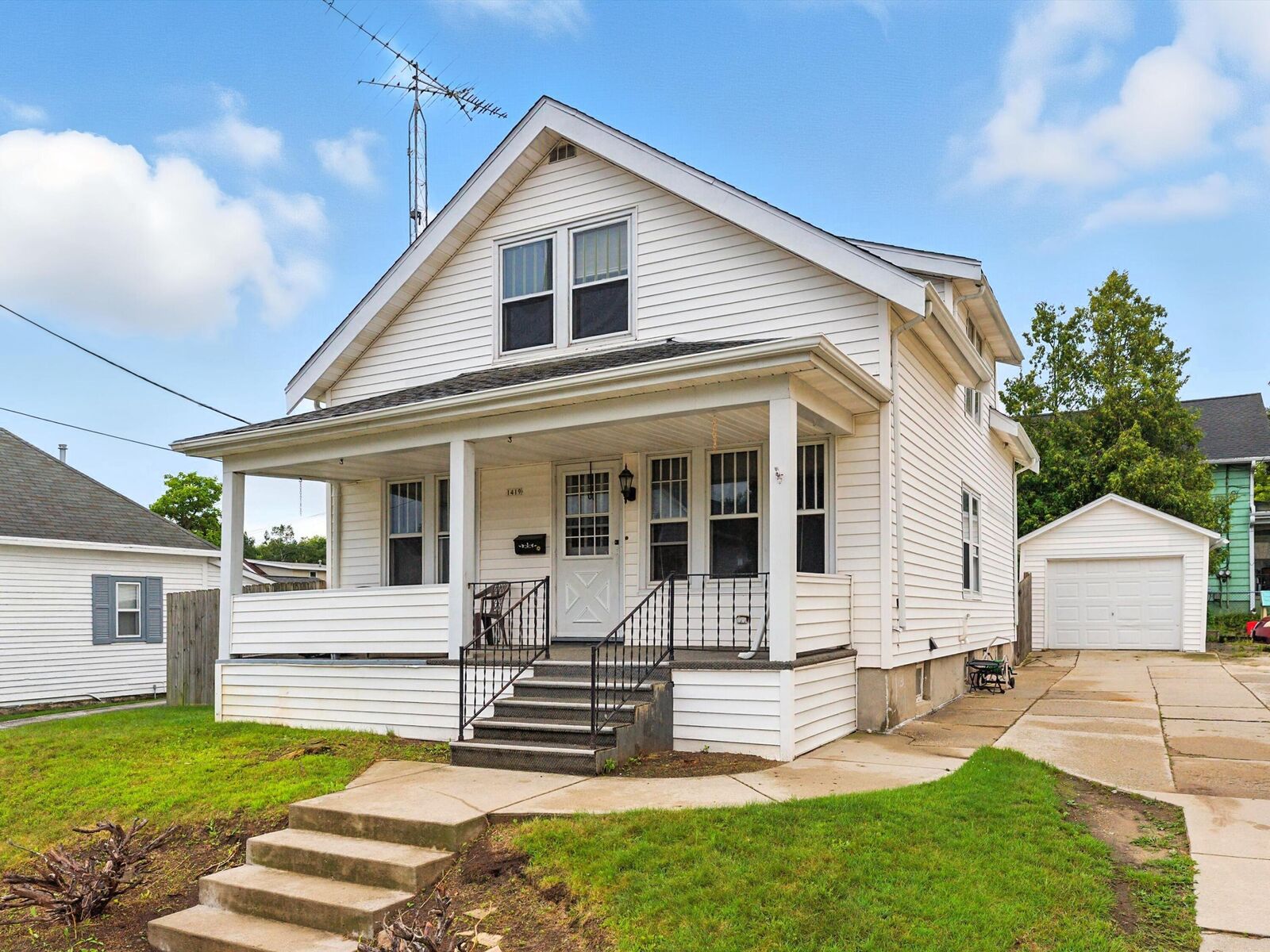 Property Photo:  1419 Madison St  WI 54220 