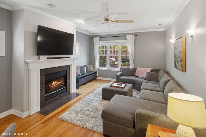 Property Photo: 4437 N Ashland Avenue 2S IL 60640