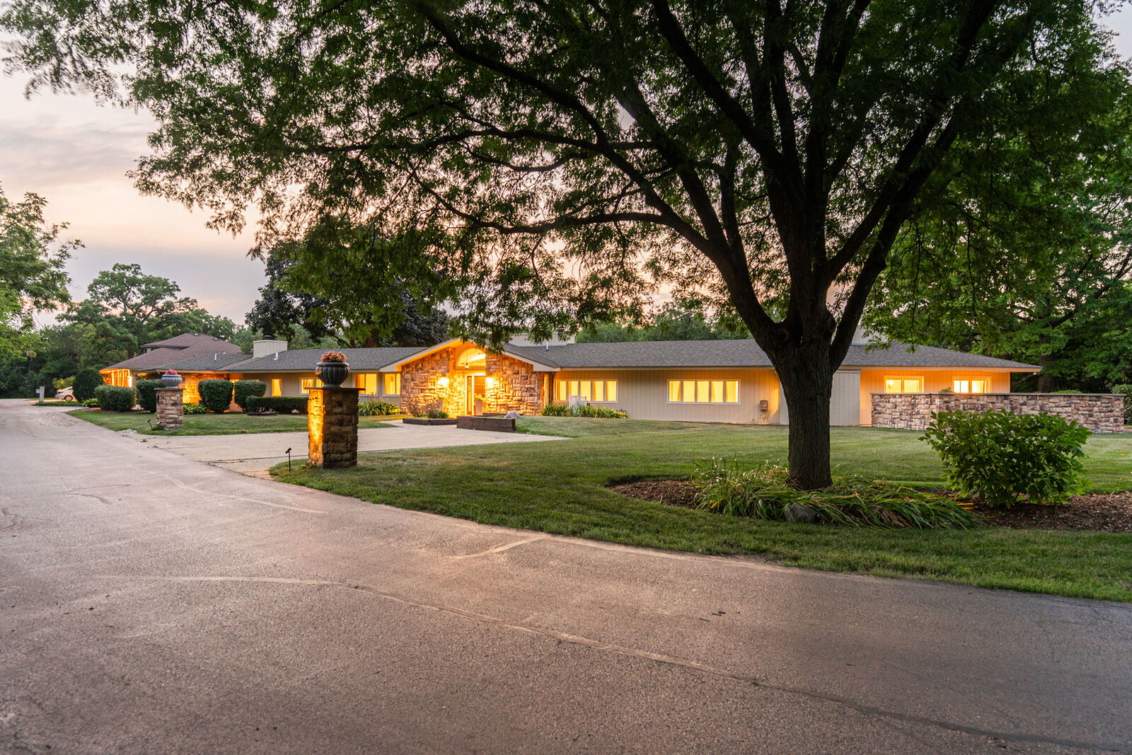 Property Photo:  208 Brookdale Lane  IL 60067 