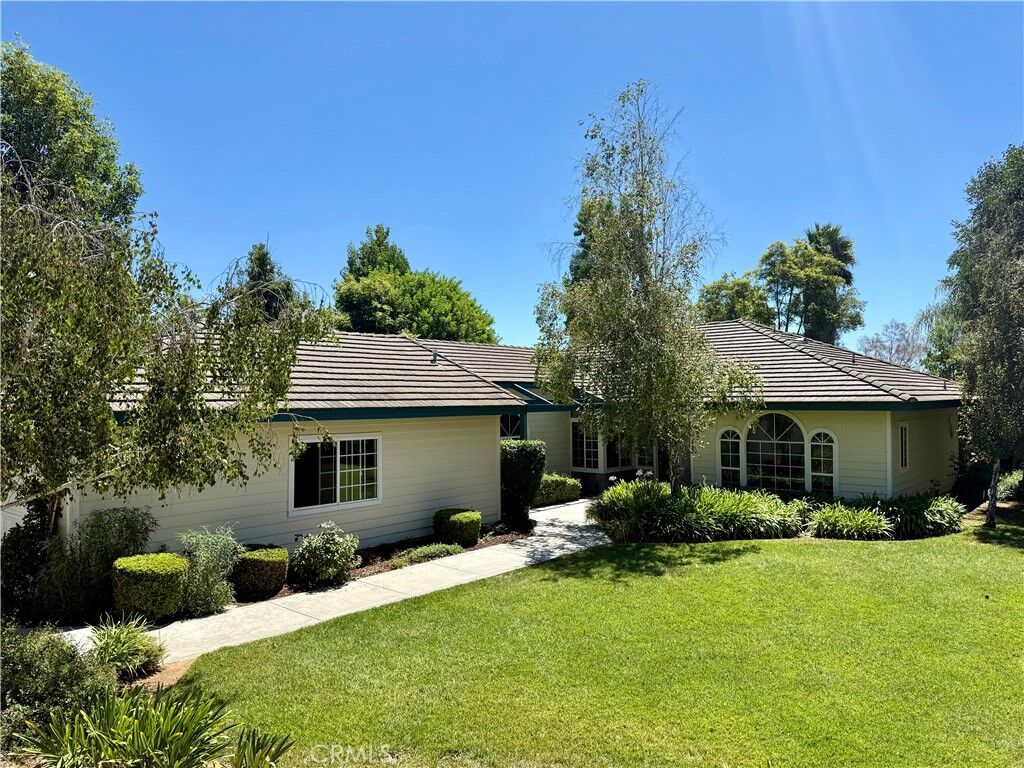 Property Photo:  1425 Surrey Hts  CA 92028 