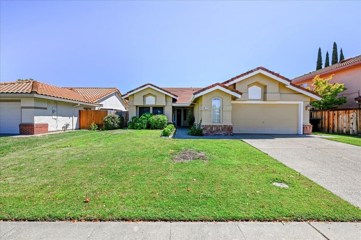 Property Photo:  1418 Lorimer Way  CA 95747 
