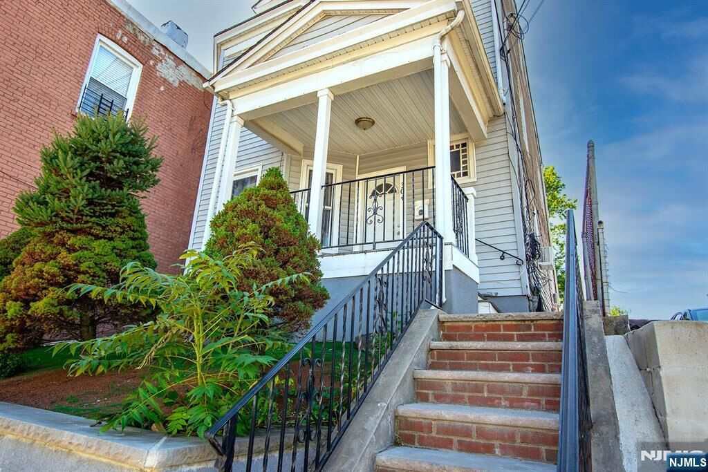 Property Photo:  304 Pacific Street 2  NJ 07503 