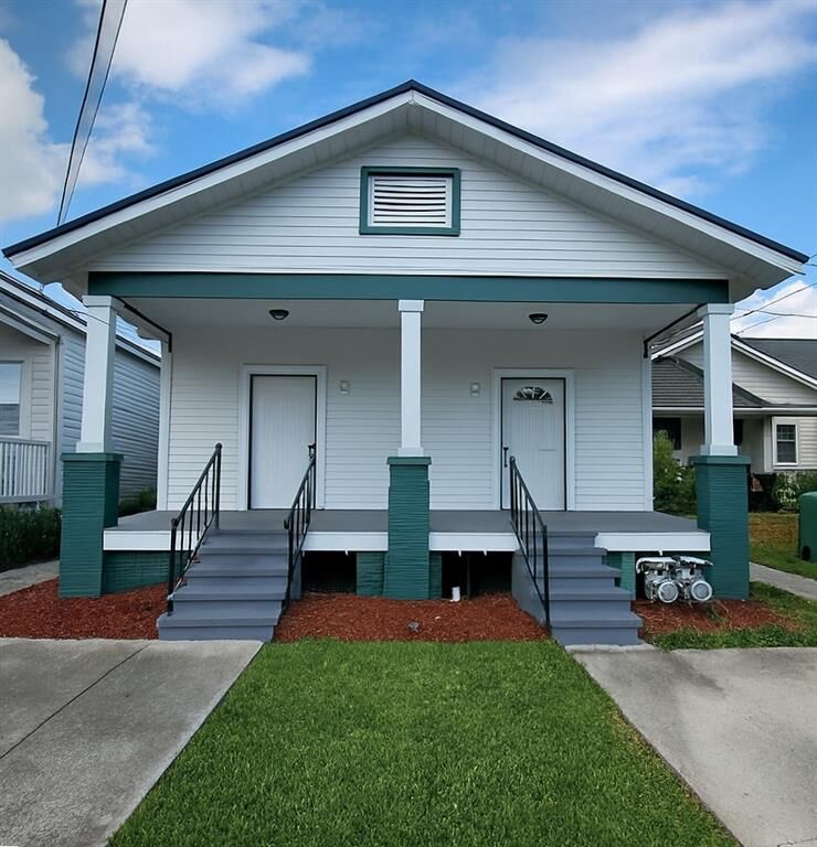 Property Photo: 540 Avenue B LA 70072