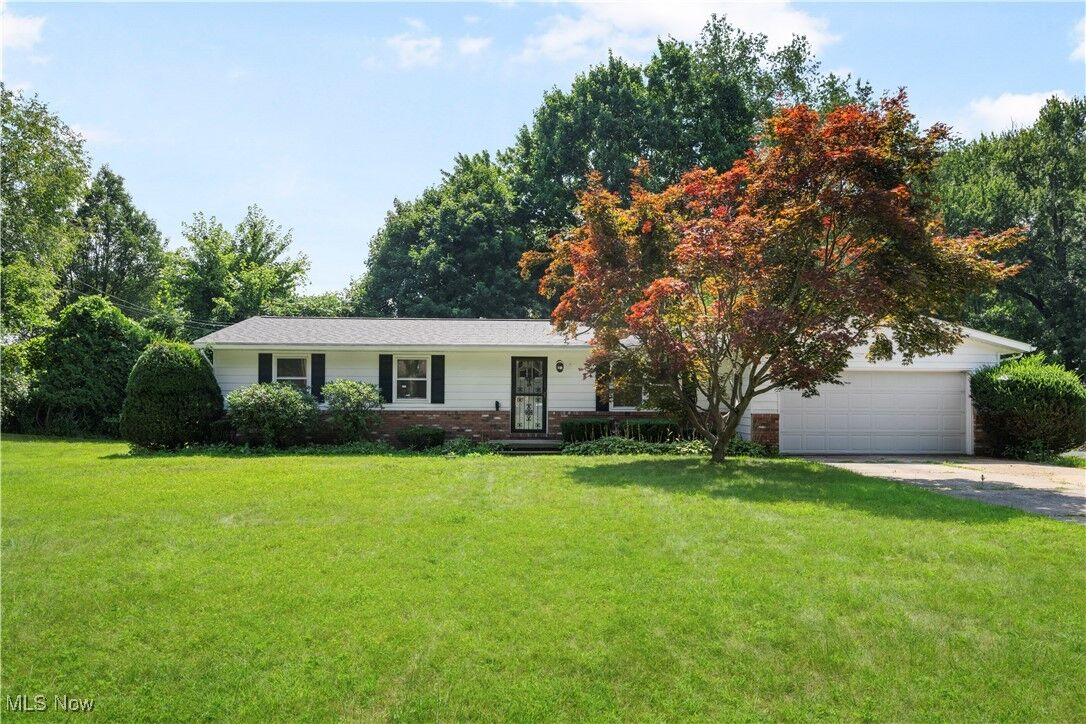 Property Photo: 1009 Oak Tree Road OH 44320