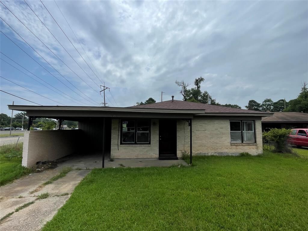 Property Photo: 7003 Sherwood Circle LA 71106