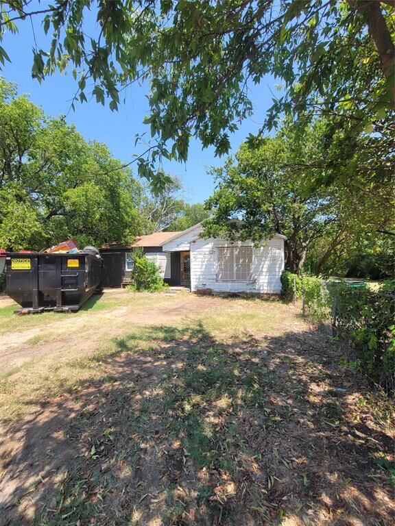 Property Photo: 5716 Cowden Street TX 76114