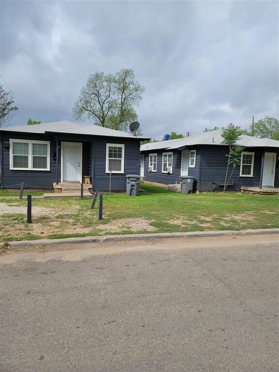 Property Photo: 2805 Carter Street TX 75210