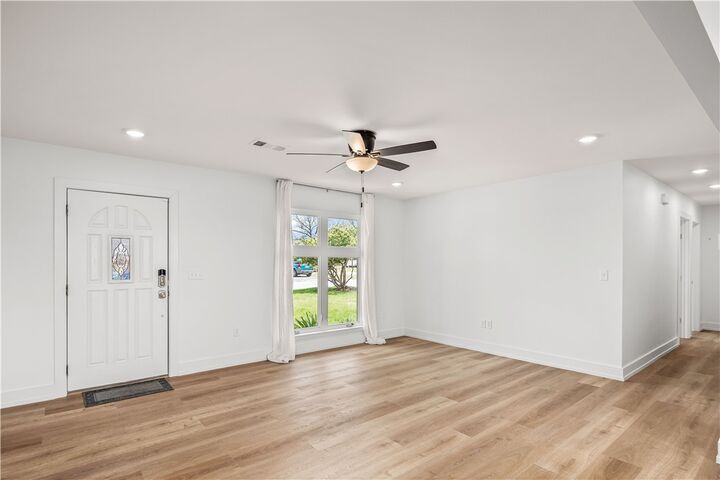 Property Photo: 906 SE G Street AR 72712