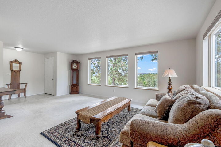 Property Photo: 5922 NW Combs Street OR 97754