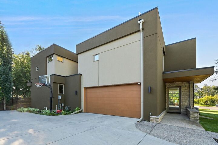 Property Photo: 3926 9 Street SW AB T2T 3E2