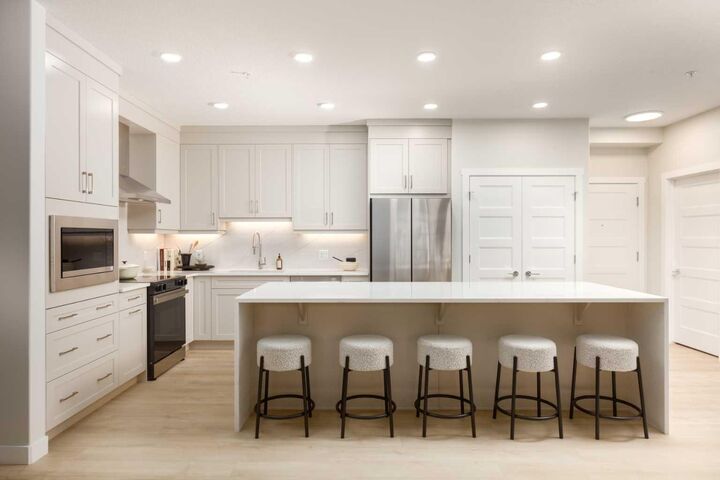 Photo de la propriété:  2117 81 Street SW 2113  AB T3H 6H5 