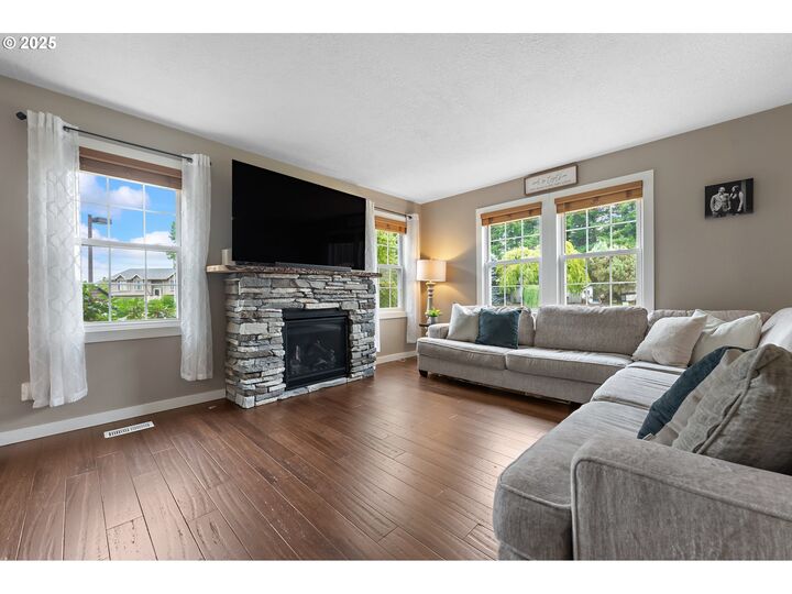 Property Photo: 1719 SE Lewellyn Ave OR 97060