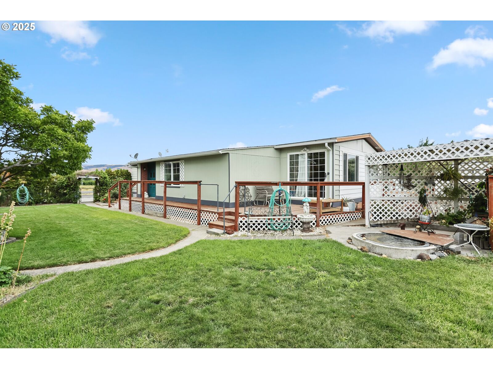 Property Photo: 618 D St WA 98617
