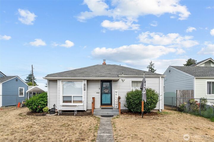 Property Photo:  4709 S American Lake Boulevard  WA 98409 