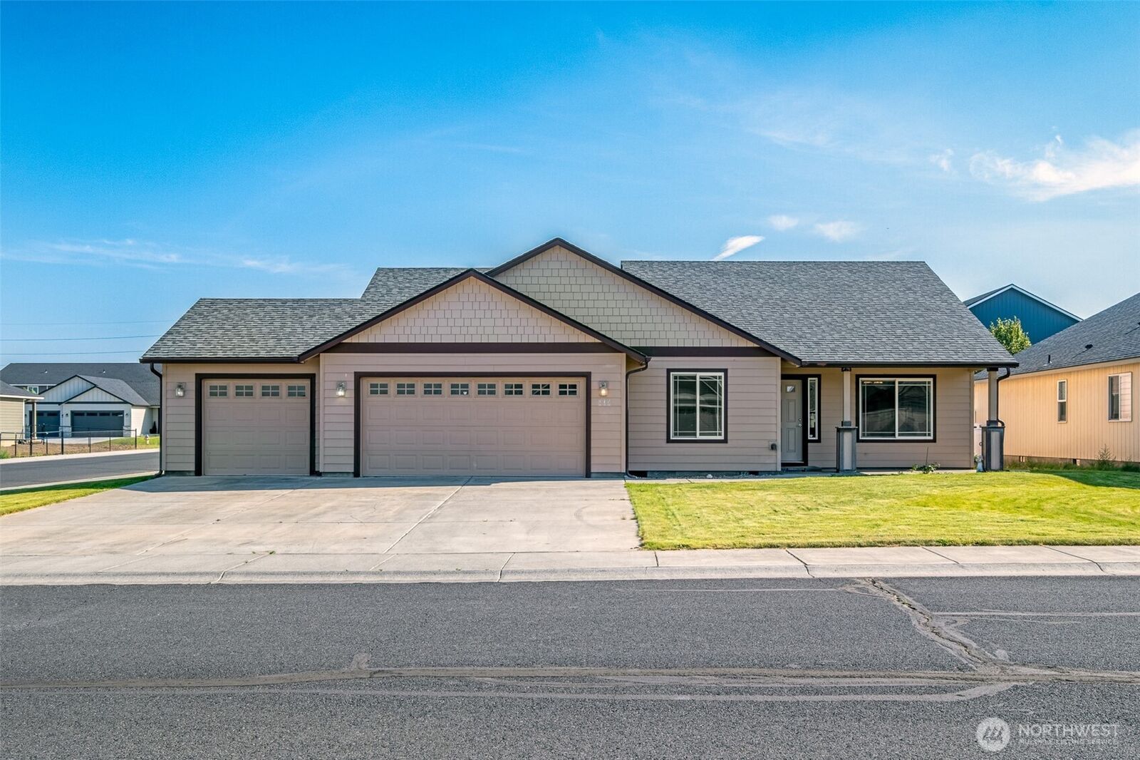 Property Photo:  812  6th Avenue NE  WA 98823 