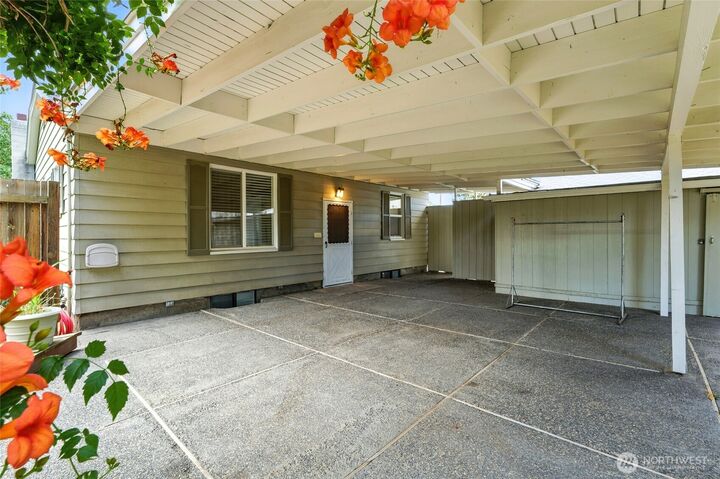 Property Photo:  1913  Pleasant Street  WA 99362 